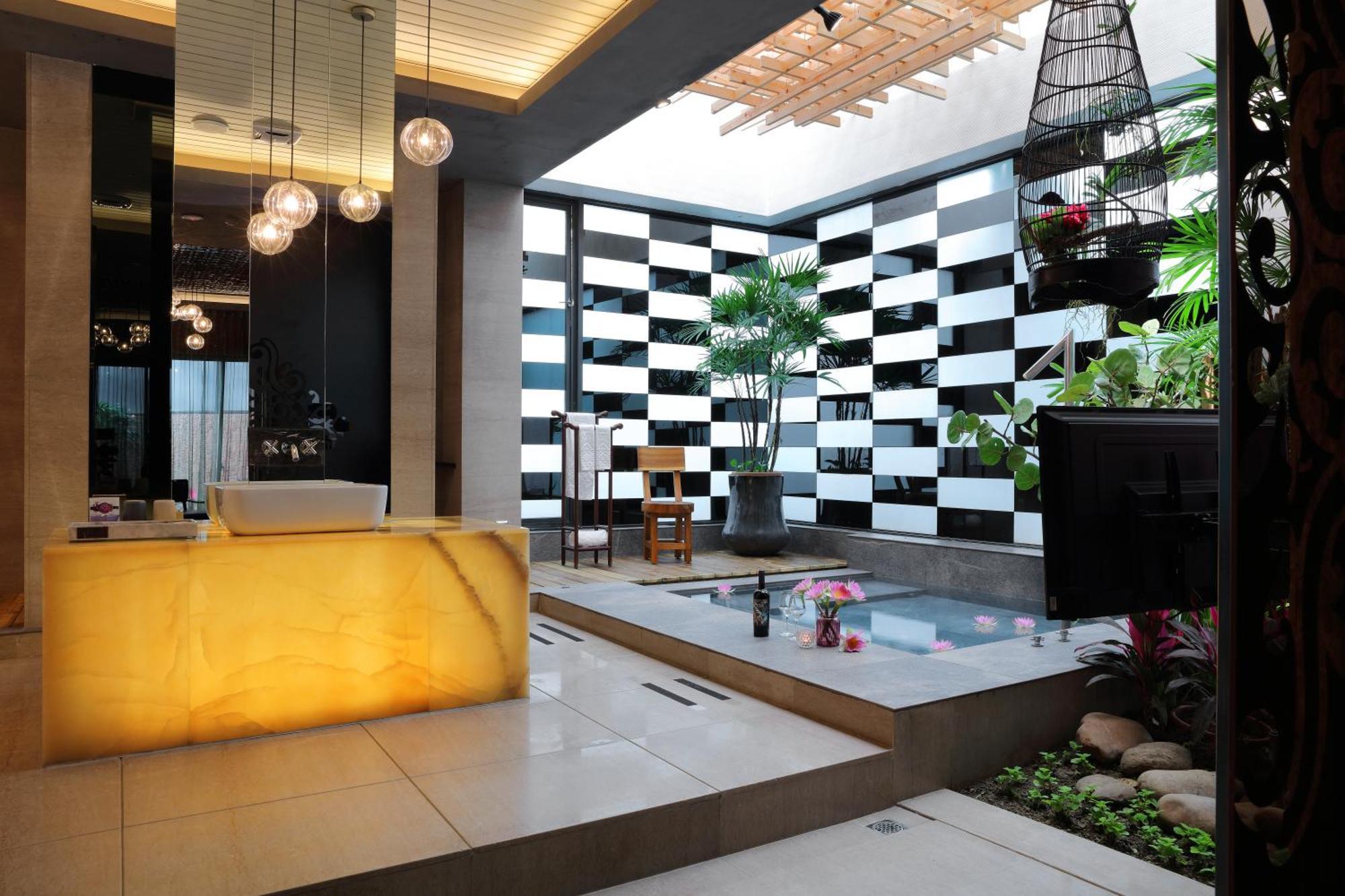 Mulan Motel Taichung Exteriör bild